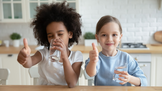 Die Bedeutung von Trinkgewohnheiten und Flüssigkeitszufuhr bei Kindern